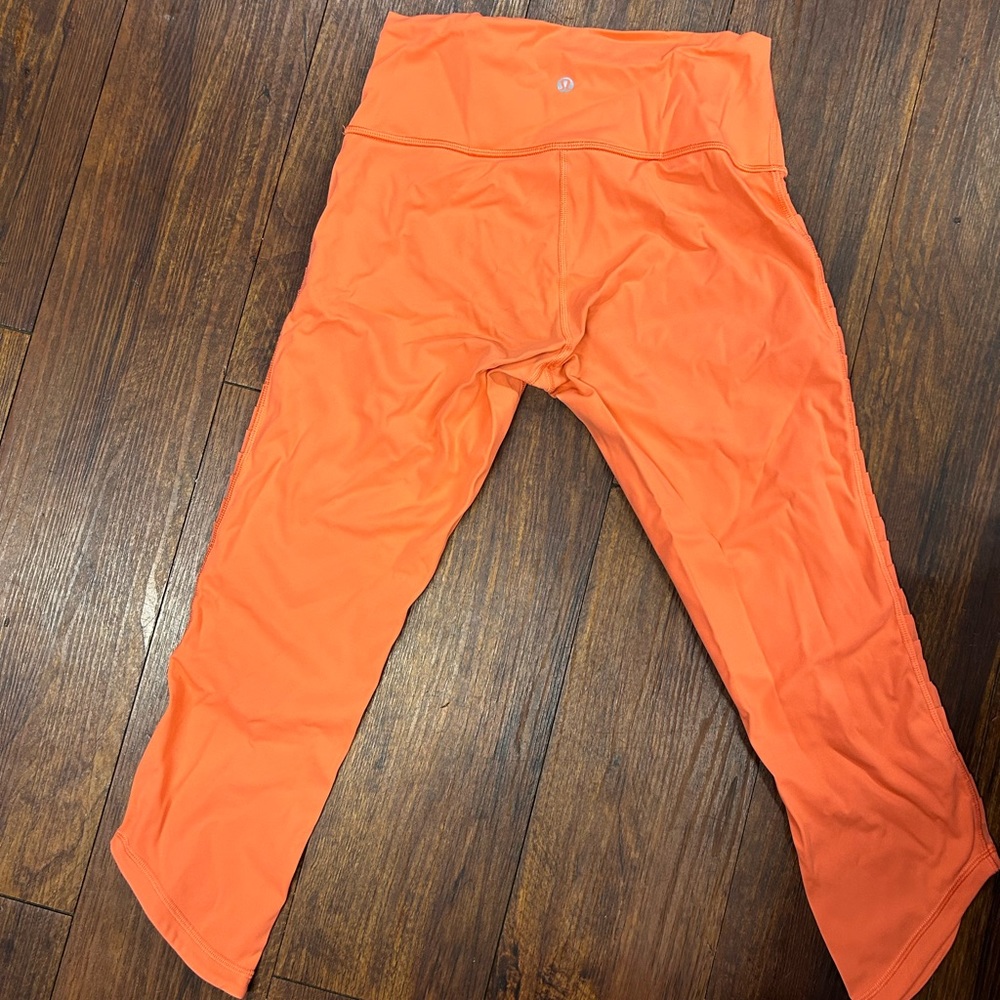 Lulu lemon crop size 6